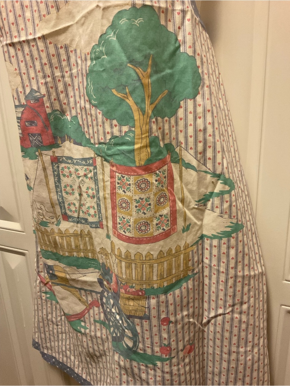 Vintage women’s kitchen bib style full apron with hearts & flowers geese farm - Picture 4 of 8
